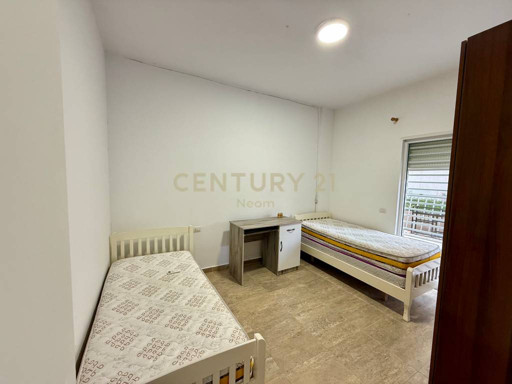 Shitet Apartament 2+1+2 Rruga Peti Te Liqeni i Thate!