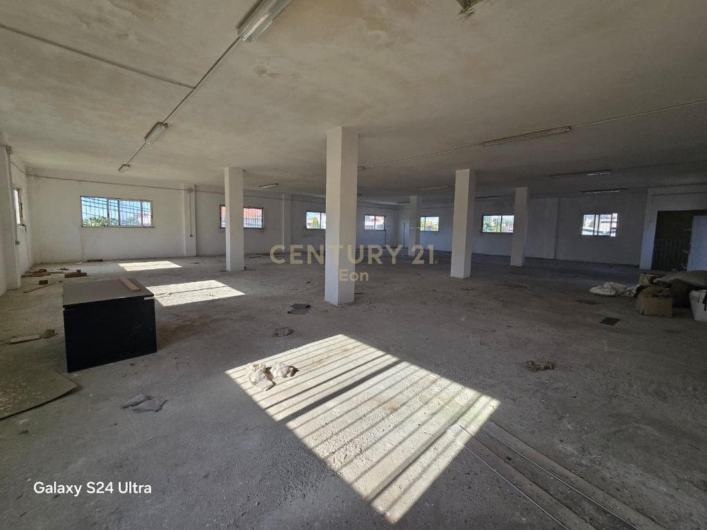 MAGAZINE PER SHITJE NE SHKOZET 252 m2 !