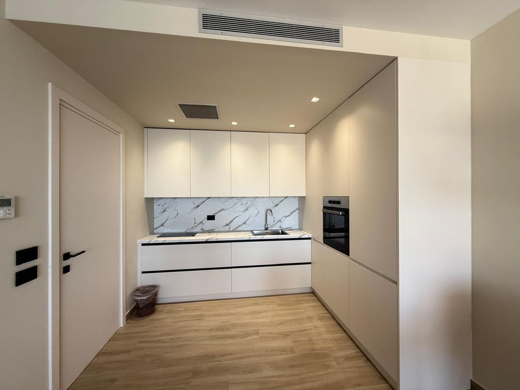 SHESIM APARTAMENT 1+1+ POST PARKIMI ME PAMJE NGA DETI.