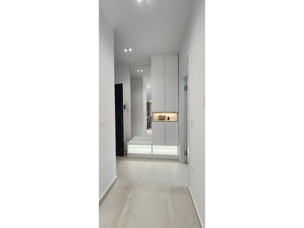 SHITET APARTAMENT 2+1 ME PAMJE DETI + POST PARKIMI NE MALIN E ROBIT !
