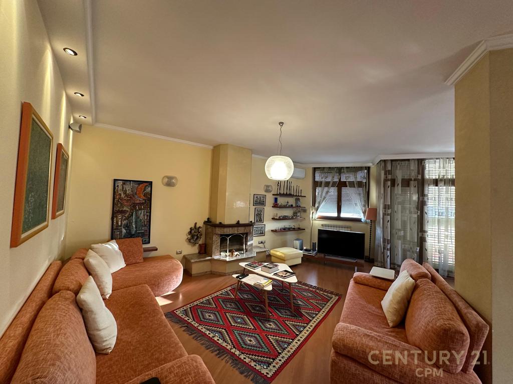 Jepet me qira apartament 3+1+2 te Hoxha Tahsim, Tiranë