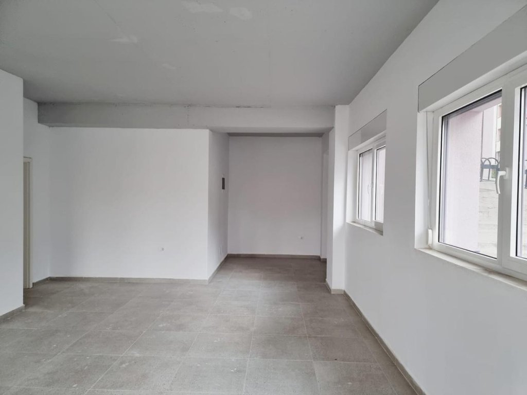 Dyqan Për Shitje në Kompeksin Mangalem,Ali Demi, Tiranë