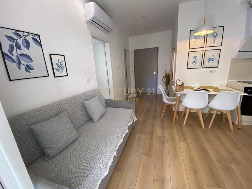 SHITET APARTAMENT 2+1 TEK SHKEMBI I KAVAJES!