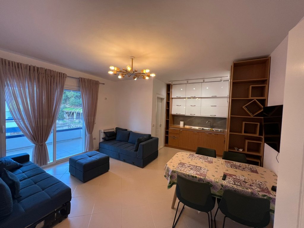 Shesim apartament 2+1+2 + post parkimi me pamje nga deti ne Vlore !
