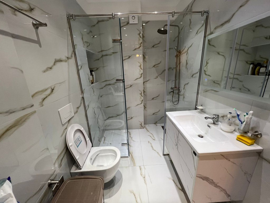 Shesim apartament 2+1+2 + post parkimi me pamje nga deti ne Vlore !