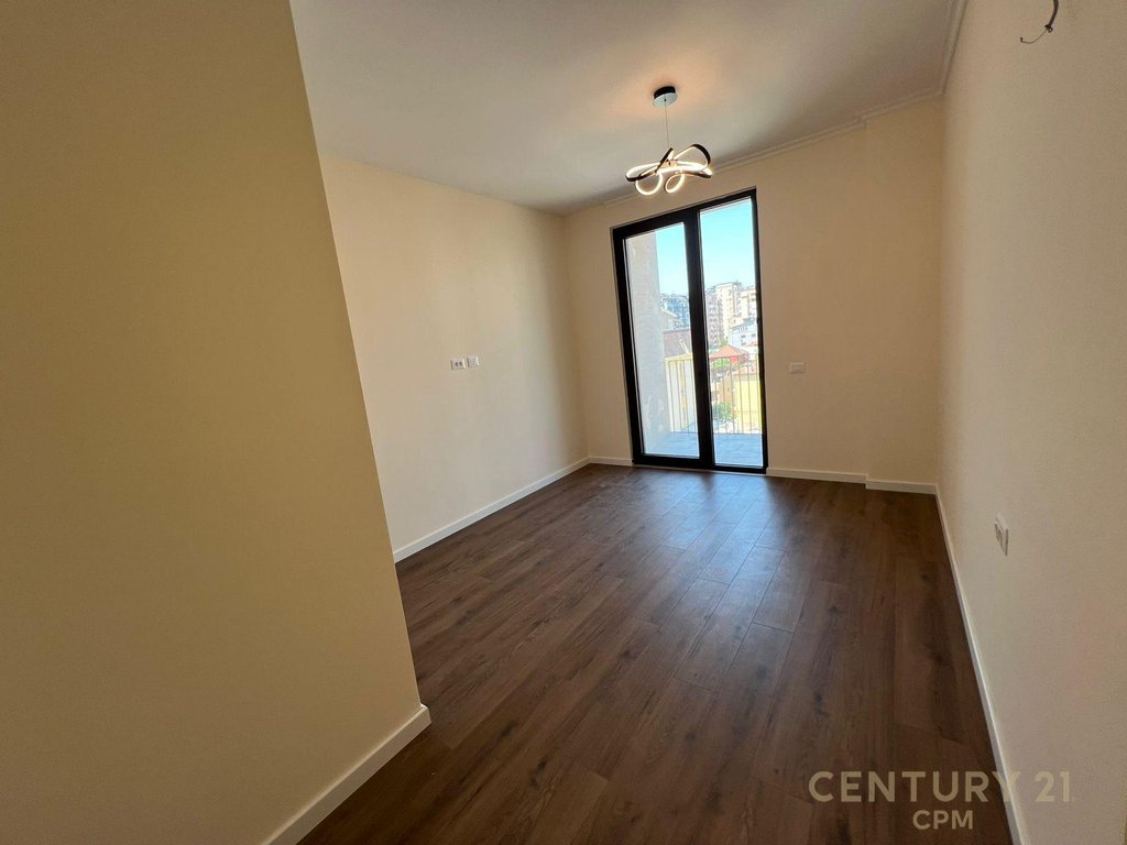 TEK ALTANA, APARTAMENT 2+1+2+POST PARKIMI PER QIRA!