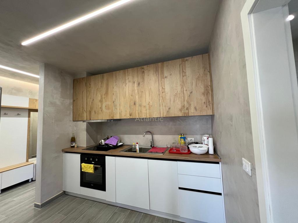 OFROJME PER SHITJE SUPER APARTAMENT I INVESTUAR 3+3+3 BALLKONE,NE QERRET .20M NGA DETI !