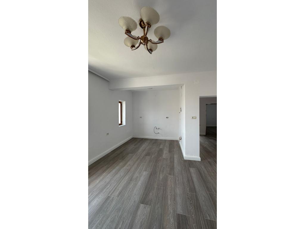 POGRADEC, APARTAMENT 2+1 PËR SHITJE NË RRUGËN "KAJO KARAFILI "!!!!!