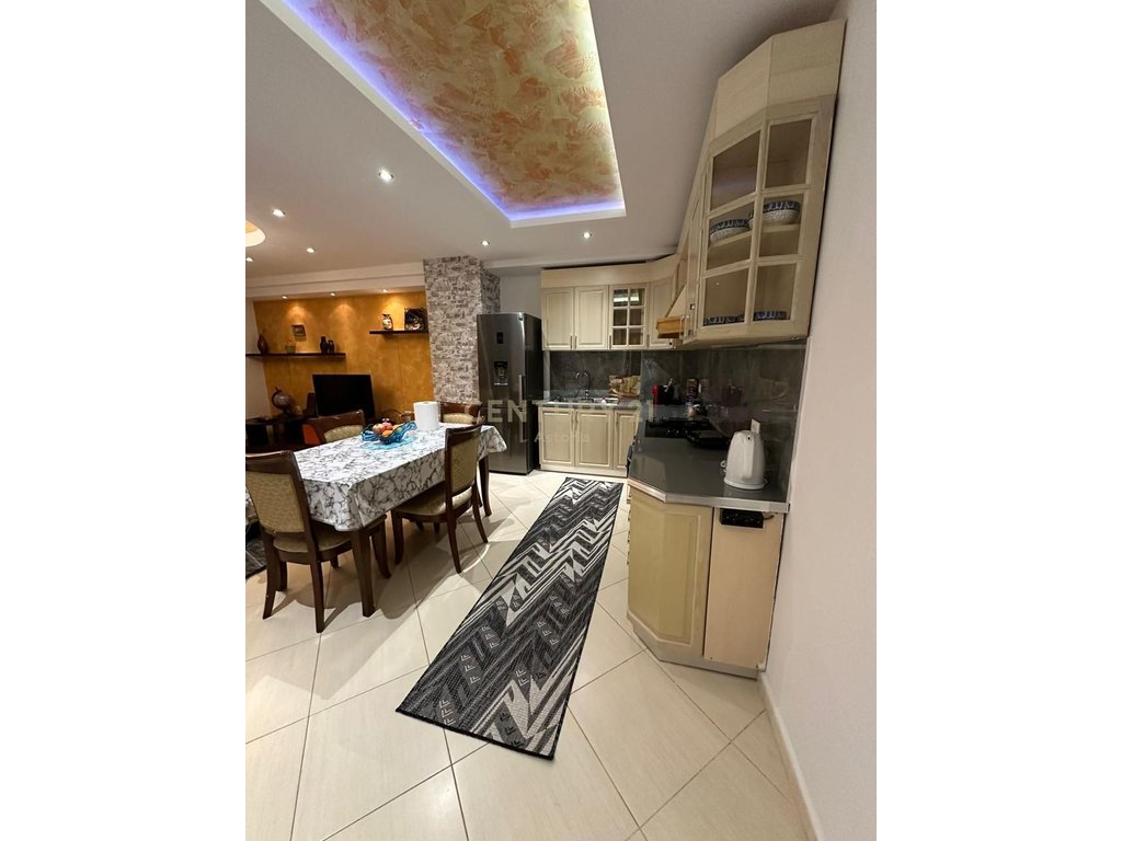 Apartament 2+1 për shitje pranë stadiumit Air Albania – Lokacion elitar në zemër të Tiranës!