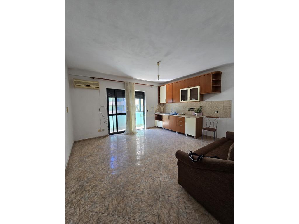 Shitet apartament 1+1 ne plazh Hekurudha