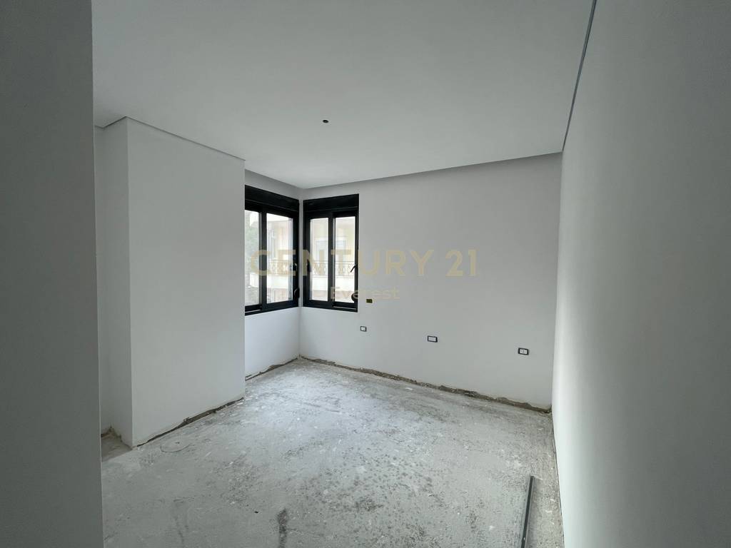 SARANDE, SHESIM APARTAMENT 2+1+2 ME PAMJE NGA DETI PRANE VILES QEVERITARE