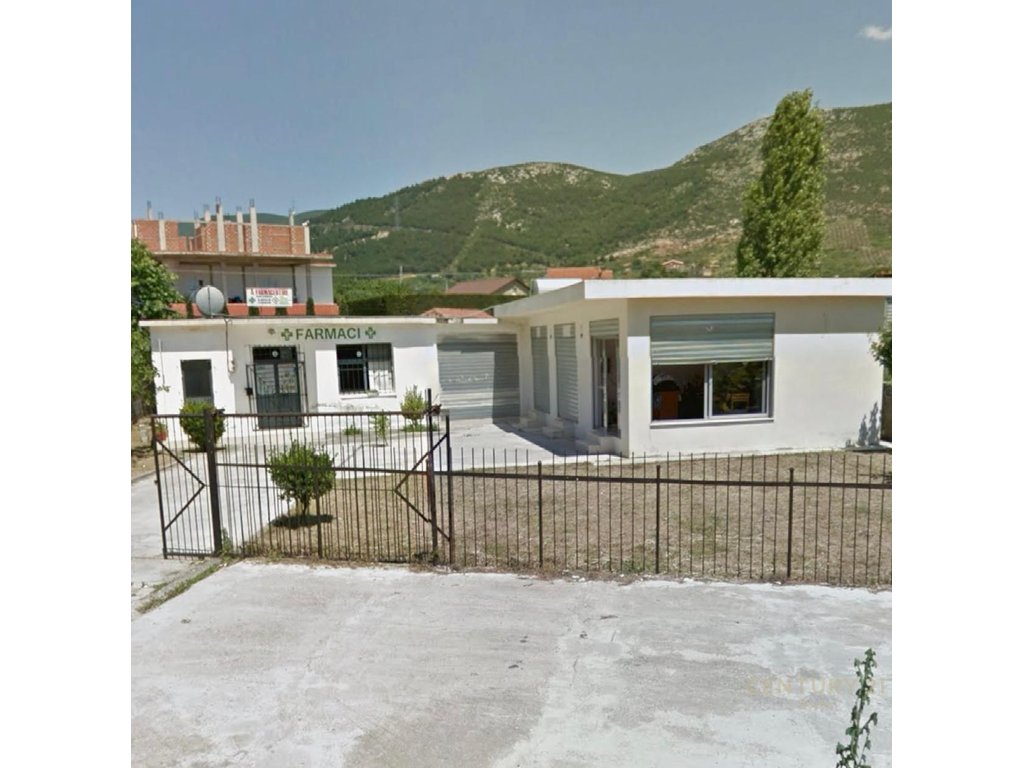 SHITEN NJESI KOMERCIALE DHE TRUALL NE LAC