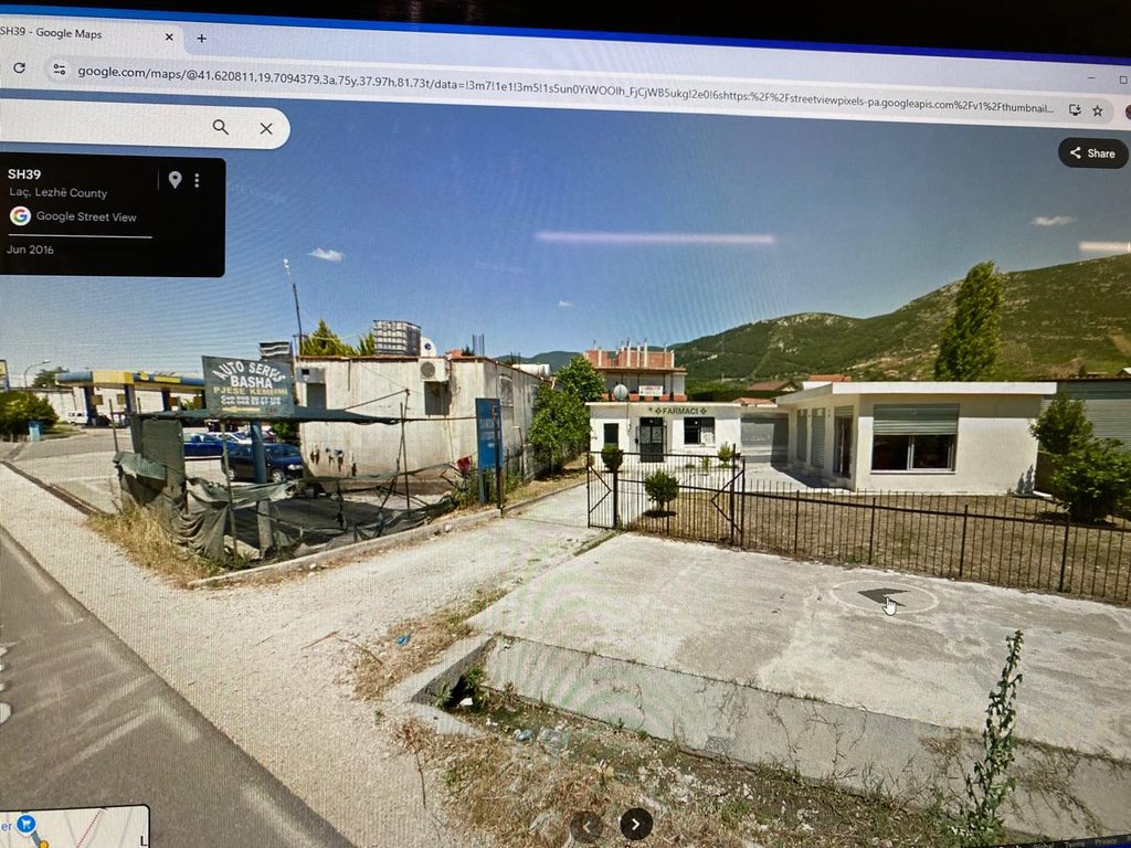 SHITEN NJESI KOMERCIALE DHE TRUALL NE LAC