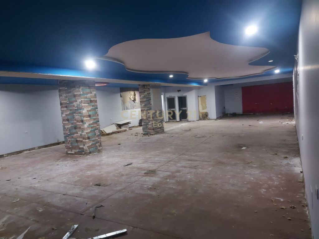 SHITET AMBIENT NE PLAZH DURRES 304.2 m2 !
