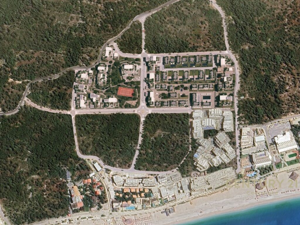 SHESIM APATAMENT 3+1+2 ME VERANDE NE RESORTIN TURISTIK VILLAGE SQUARE, DHERMI.