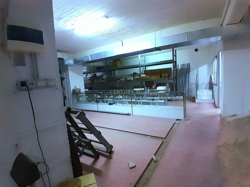 SHITET NJËSI BIZNESI MAGAZINË – 500 €/m² – INVESTIM ME VLERE NË SKELE, VLORË!