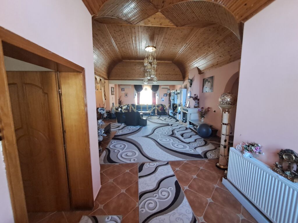 SHITET VILE E STILIT AMERIKAN 330 m² DHE 4.500 m² TOKE