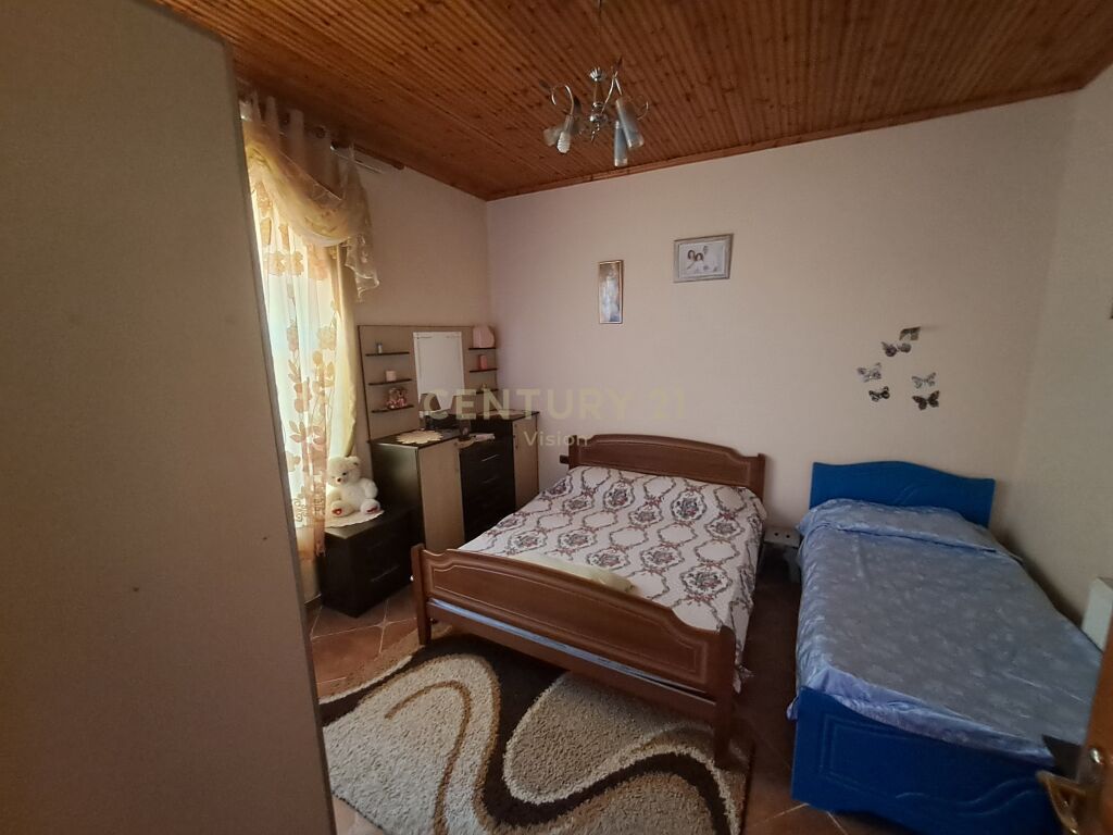 SHITET VILE E STILIT AMERIKAN 330 m² DHE 4.500 m² TOKE