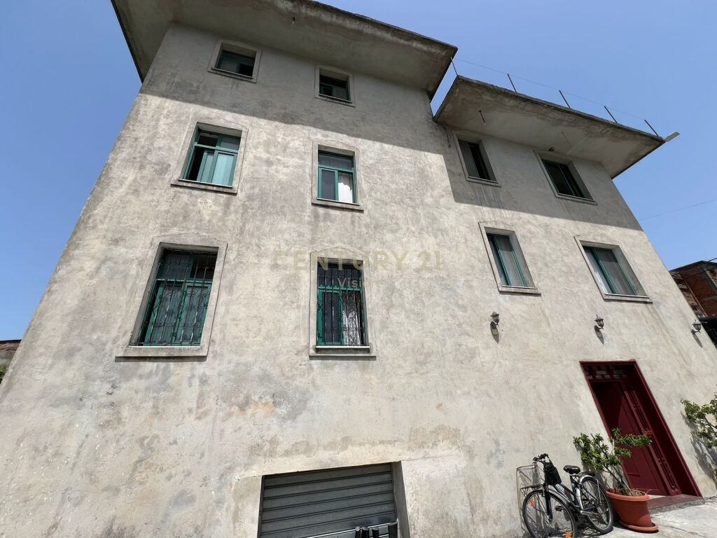Vila 4+4 Për Shitje në Spitalet, Shkodër - 200,000.00€ | 341 m²