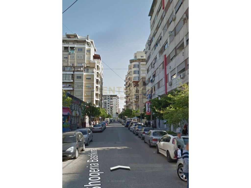 SHITET AMBJENT NE RRUGEN KRYESORE NE LAGJEN NR.6!