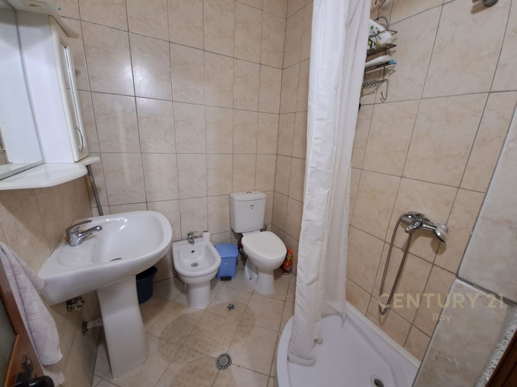 SHITET APARTAMENT 1+1  ME ASHENSOR PRANE HOTEL PREMIUM GOLEM 30 METRA LARG NGA DETI!!