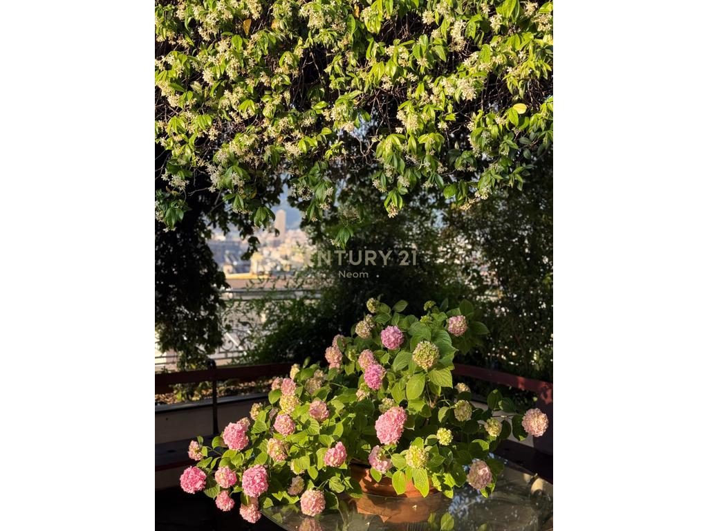 Shitet Apartament 3+1+3 Penthouse me Pamje Panoramike nga Tirana