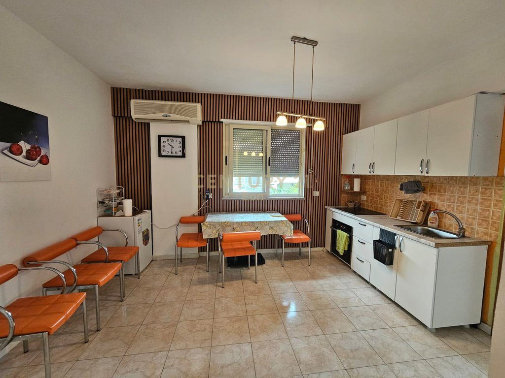 SHITET APARTAMENT 2+1 TEK SHKEMBI KAVAJES !