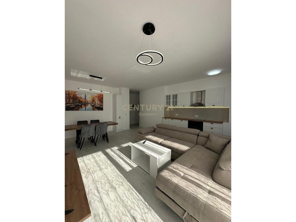 Apartament 3+1+2 për qira pranë Tregut Industrial Durres