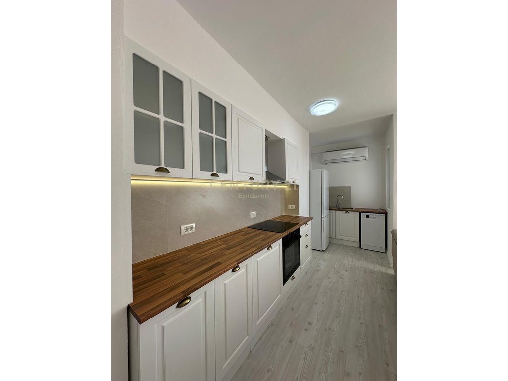 Apartament 3+1+2 për qira pranë Tregut Industrial Durres