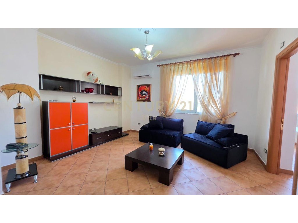 Apartament 2+1 me qira pranë Bashkisë, Durrës !!