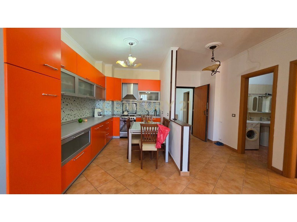 Apartament 2+1 me qira pranë Bashkisë, Durrës !!