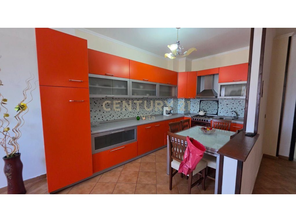 Apartament 2+1 me qira pranë Bashkisë, Durrës !!