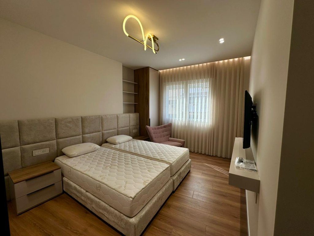 Apartament 1+1 Me Qira + Post Parkimi te  Pazari i Ri, Tiranë