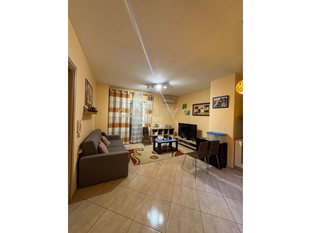 Jepet me Qira Apartament 1+1 tek ATSH, Pazari i Ri