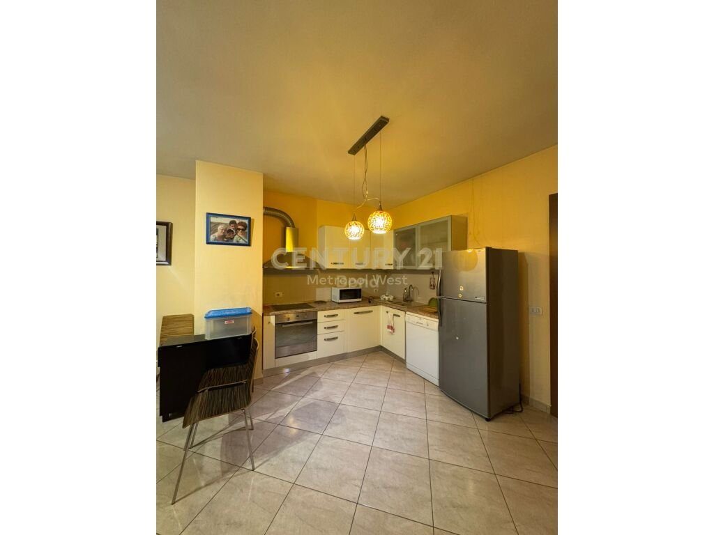 Jepet me Qira Apartament 1+1 tek ATSH, Pazari i Ri