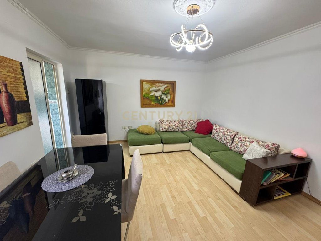 JEPET ME QIRA APARTAMENT 2+1 TEK ISH EKSPOZITA