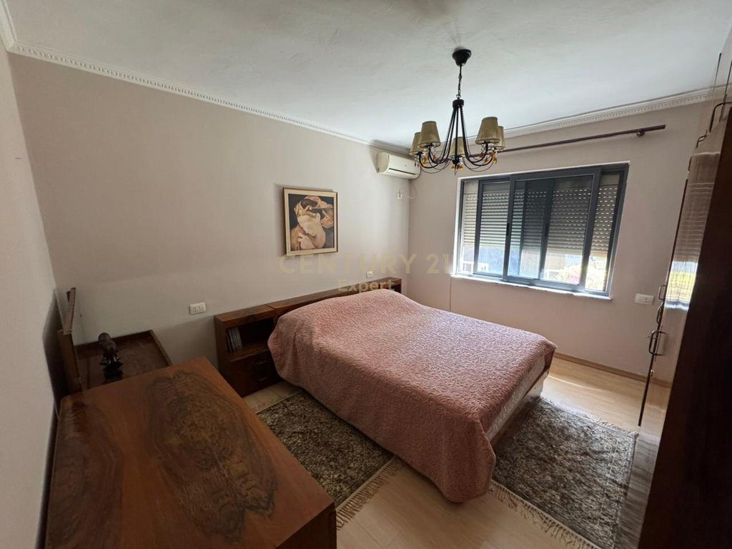 JEPET ME QIRA APARTAMENT 2+1 TEK ISH EKSPOZITA