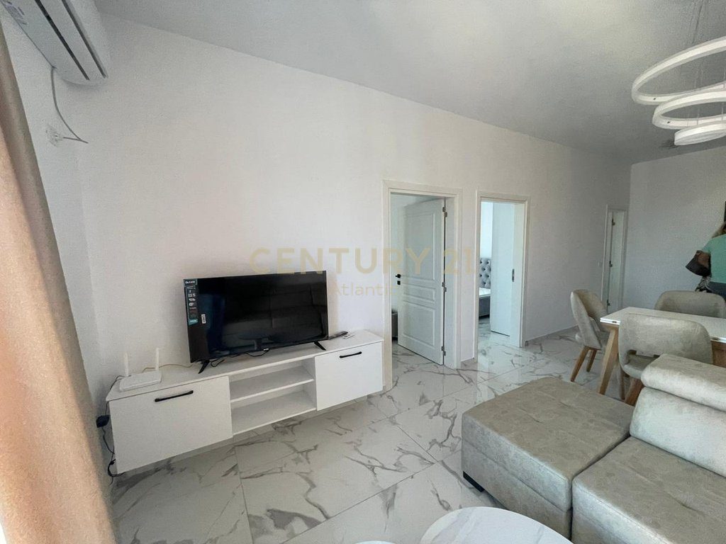 JEPET ME QERA APARTAMENT 2+1 NE MALIN E ROBIT