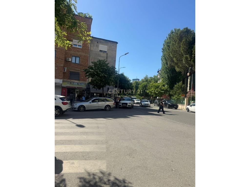 Zyrë për qira te Shkolla e Baletit