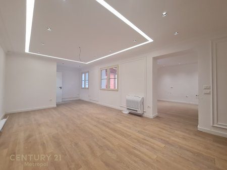 Zyrë për qira te Shkolla e Baletit