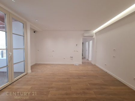 Zyrë për qira te Shkolla e Baletit