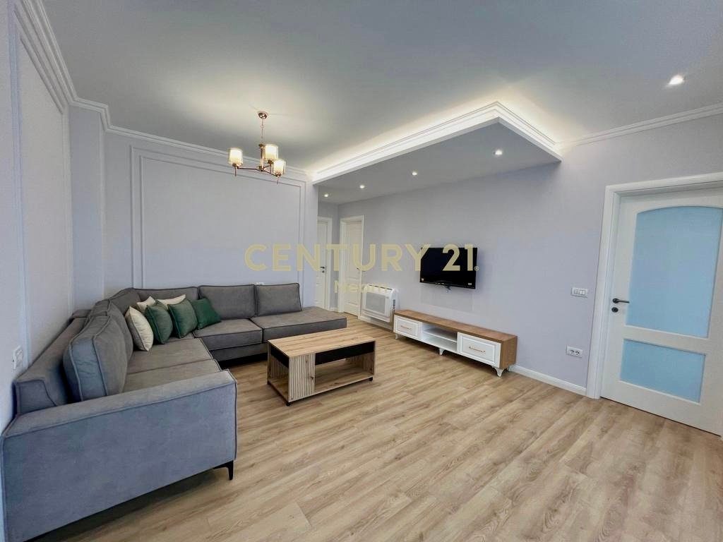 Qira, Penthouse modern 2+1+2,Liqeni i Thatë!
