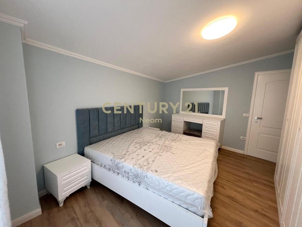 Qira, Penthouse modern 2+1+2,Liqeni i Thatë!