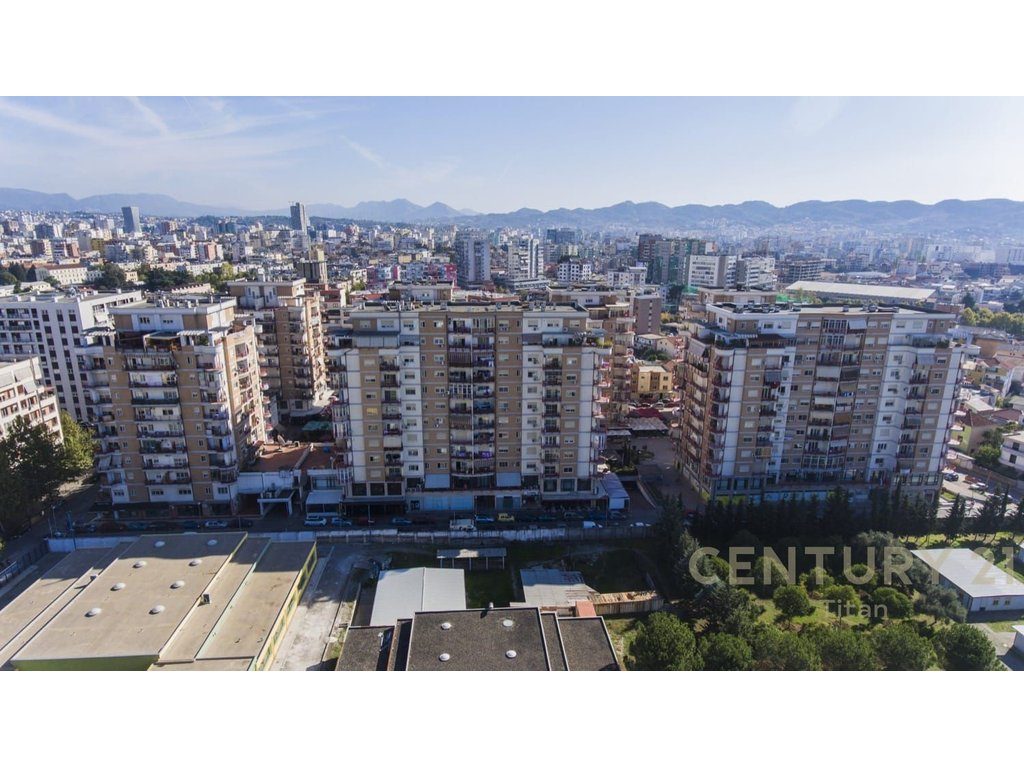SHITET AMBIENT COMERCIAL NE RRUGEN EGNATIA BUZE RRUGE, DON BOSKO