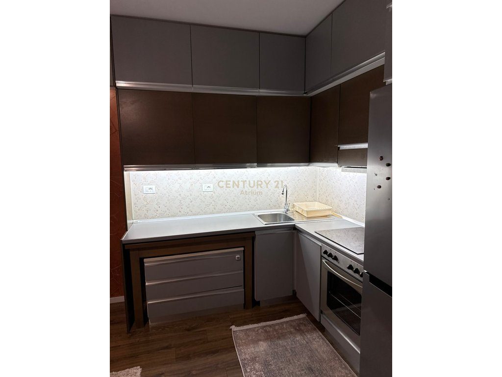 JEPET ME QIRA APARTAMENT 2+1 TEK BRRYLI BUZE RRUGE !
