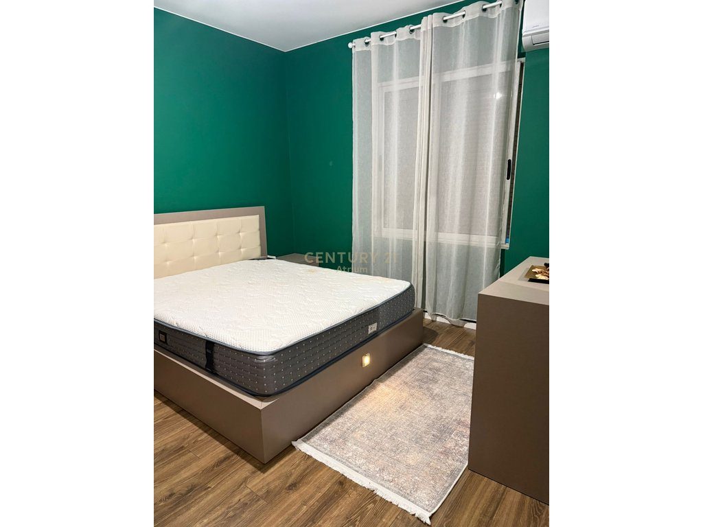 JEPET ME QIRA APARTAMENT 2+1 TEK BRRYLI BUZE RRUGE !