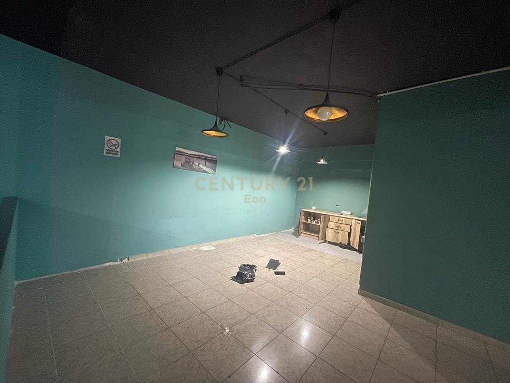 SHITET AMBIENT 703m2  PRANE RRUGES SE PORTIT, DURRES  ! ( ofron mundesi ndarje ne dy ambjente )