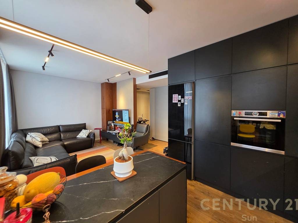 SHITET APARTAMENT 2+1 + POST PARKIMI NE BULEVARDIN E RI
