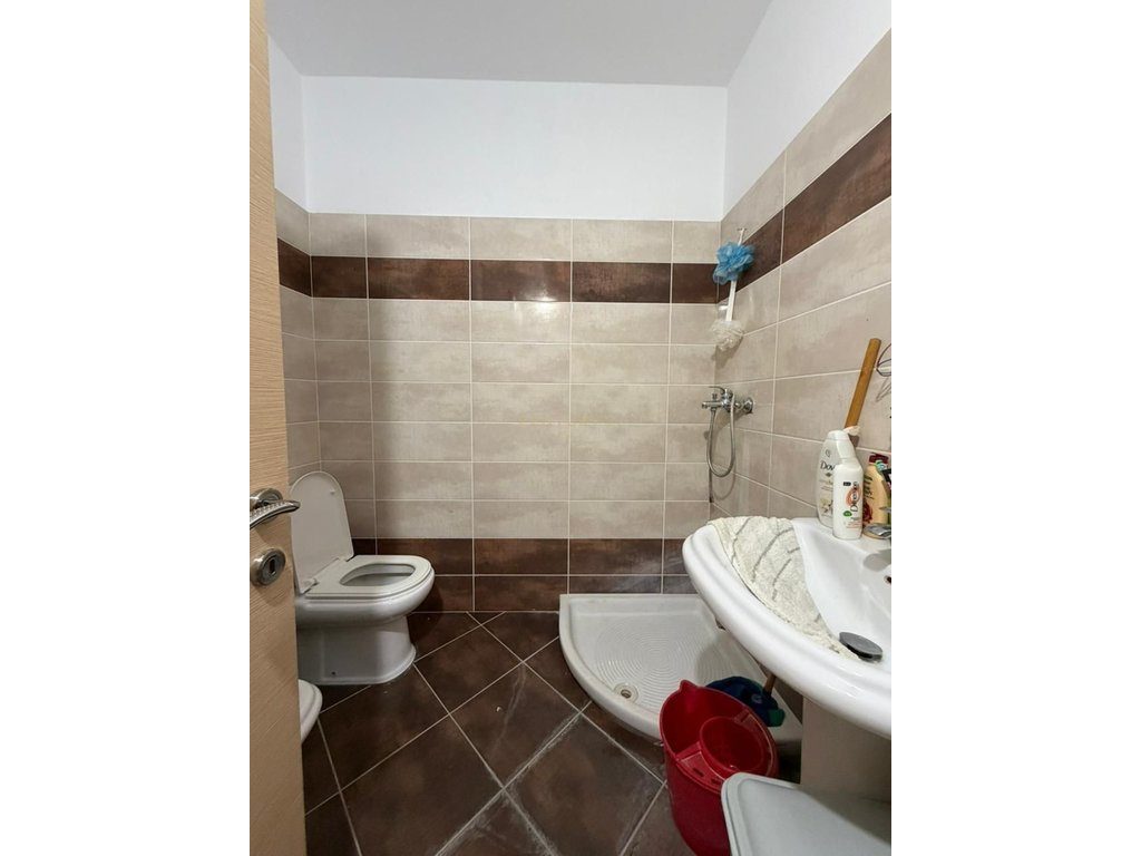 Apartament  1+1  per shitje  në Zemër të Lungomares – Vetëm 2 Minuta nga Plazhi
