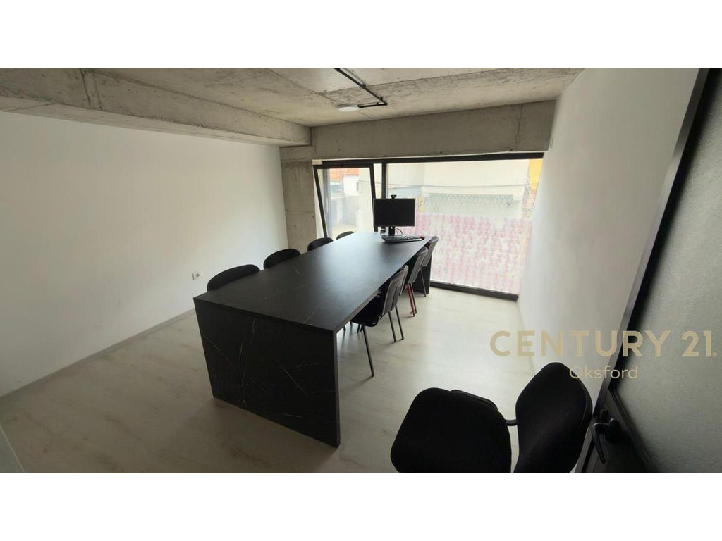 SHITET AMBJENT COMERCIAL/ LOFT  NE KATIN 0 TE RRUGA BARDHYL